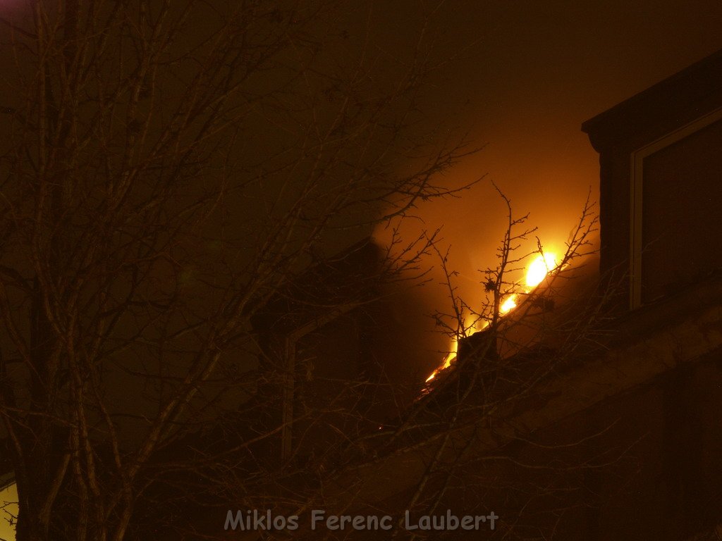 Dachstuhlbrand Koeln Gremberg Taunusstr Wetzlarerstr  P075.JPG